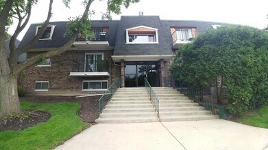 Building Photo - 3855 N Parkway Dr