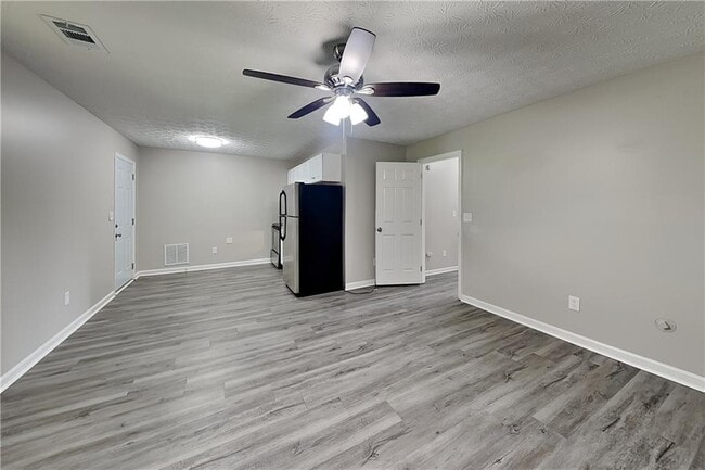 Building Photo - 658 Castlebrooke Way SE