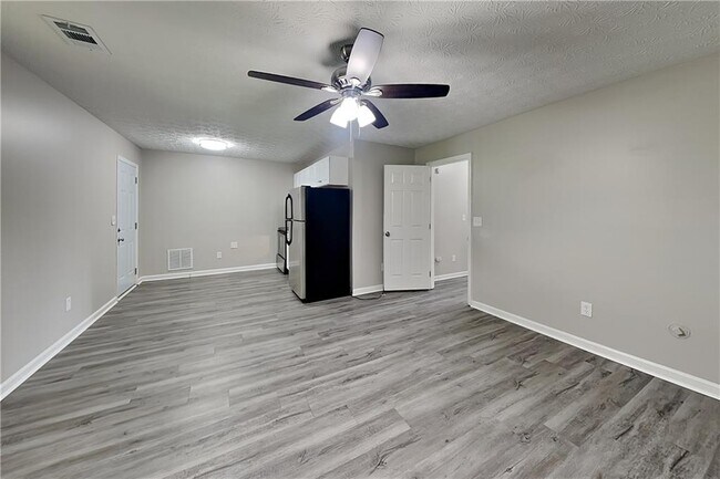 Foto del edificio - 658 Castlebrooke Way SE