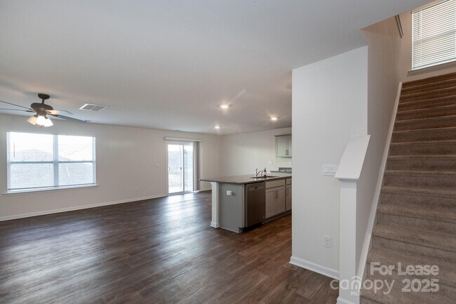 Building Photo - 2125 Allium Dr