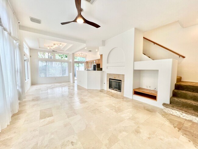 Foto del edificio - Beautiful 2Bd/2.5Ba with office located in...