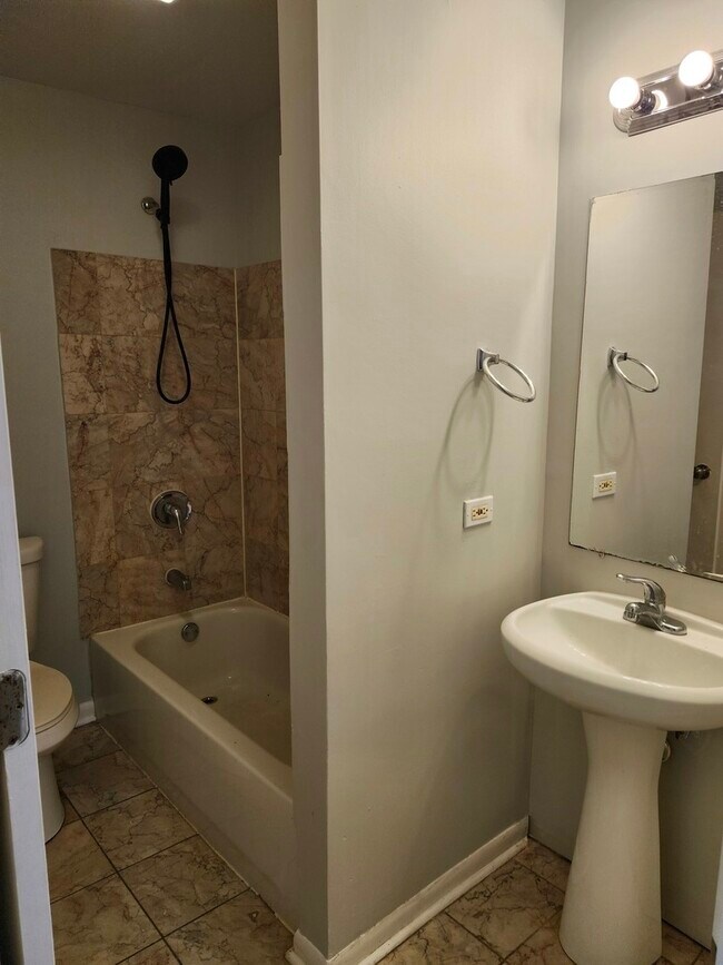 Foto del edificio - 428 E 46th Pl