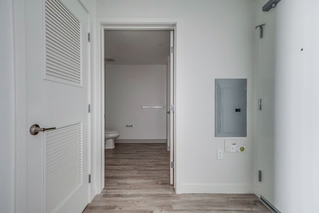 Building Photo - Crenshaw Lofts