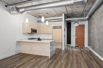 Building Photo - 877 Island Ave