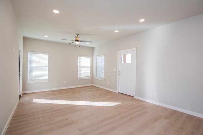 Building Photo - ***17 E. Bottlebrush Bend 2***