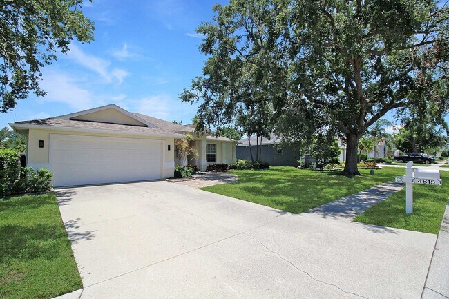 Foto del edificio - Annual rental: Spacious 3BR/2BA Creekwood Home with Office, Screened Lanai, EV Charger & Resort-S...