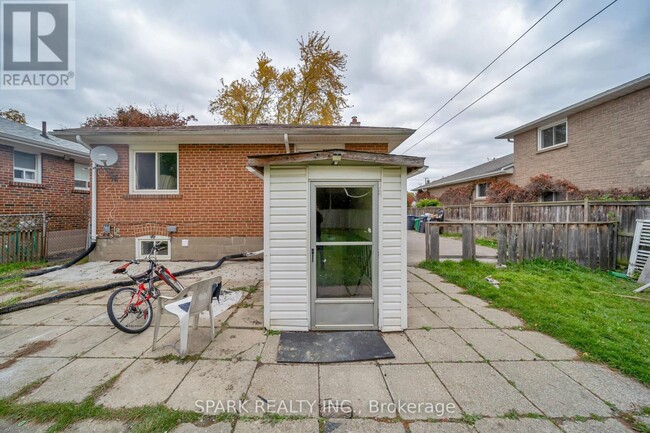 Building Photo - 55 Moore St