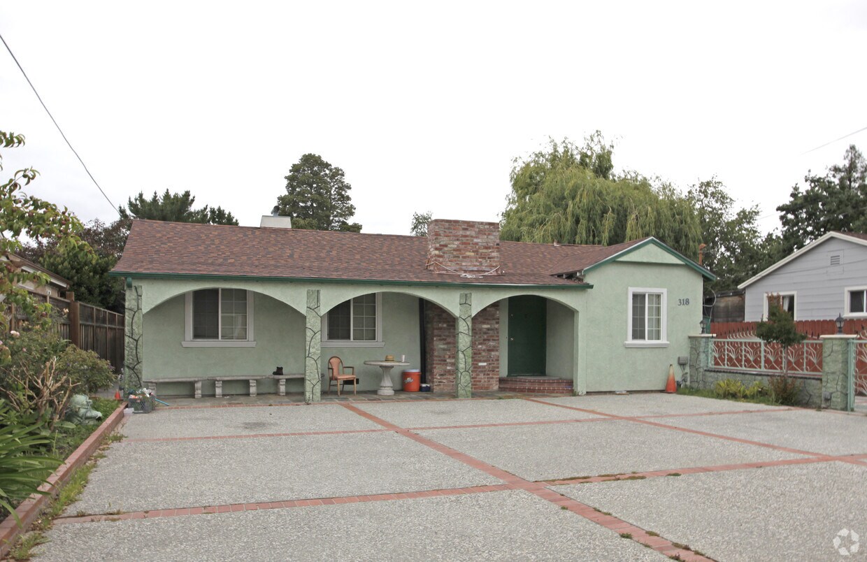 Building Photo - 318 Redwood Ave