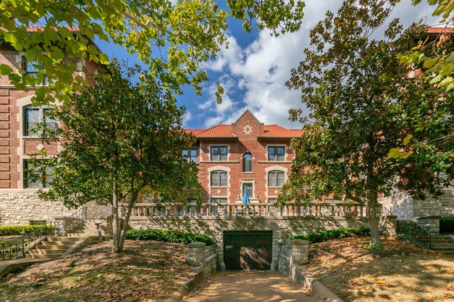 Building Photo - 7515 Buckingham Dr