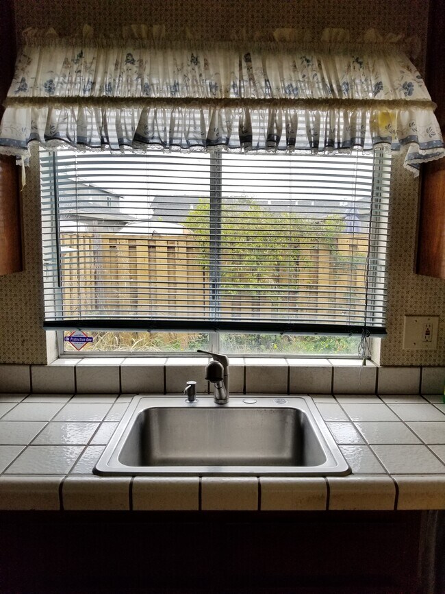 Foto del edificio - 13738 Schooner Rd