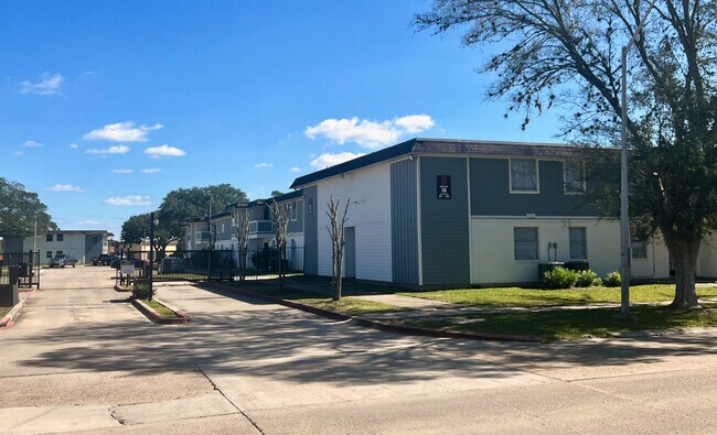 Entrada - Puerta principal - Tiger Den Apartments