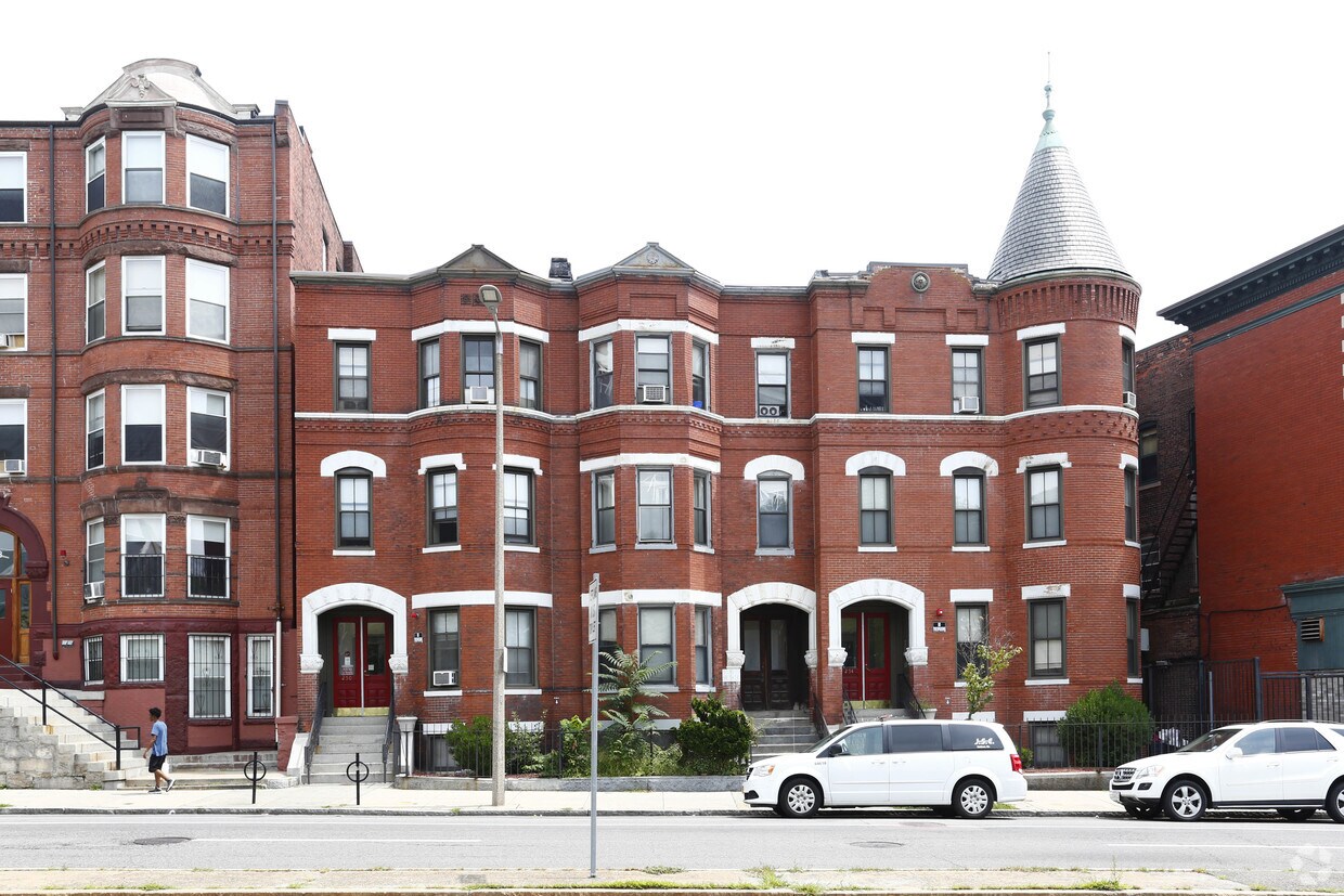 Building Photo - Highland House