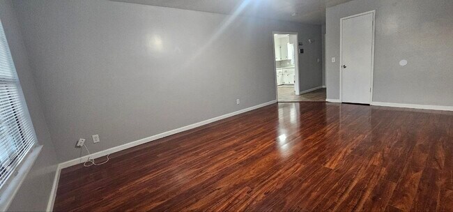 Building Photo - 2248 Sunnyside Ave