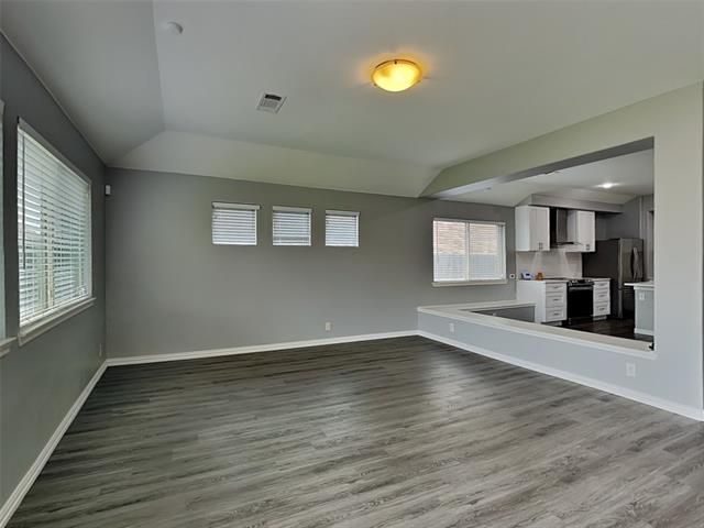 Foto del edificio - 2102 Long Forest Rd