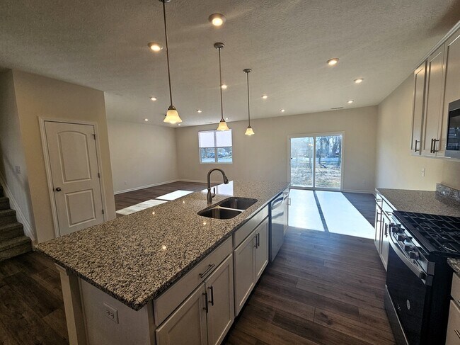 Foto del edificio - 1140 Lake Forest Dr