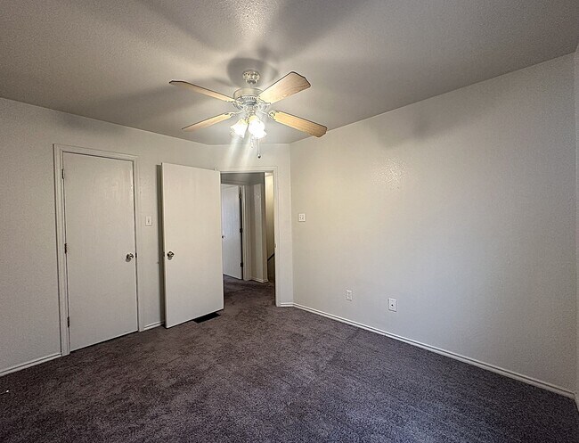 Building Photo - 1610 Aztec Trce