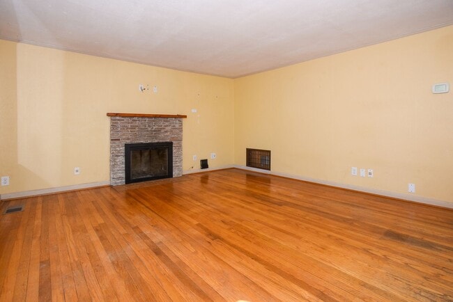 Building Photo - SHORT TERM Ballard Bungalow
