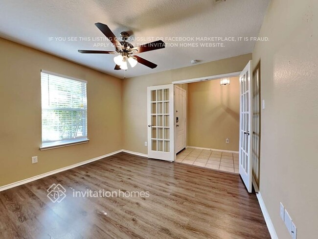Building Photo - 706 Mission Ln