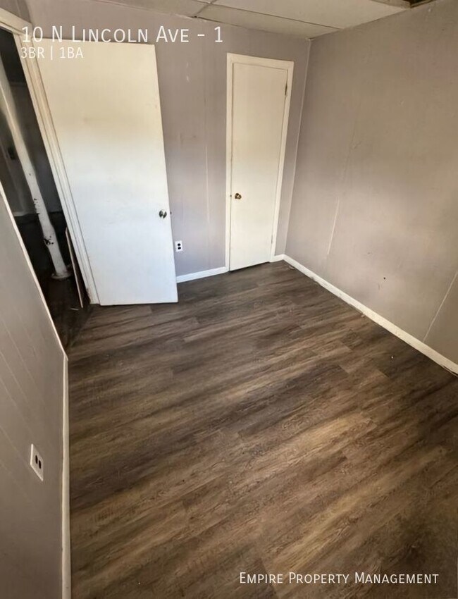 Foto del edificio - 1st Floor: 3 Bedroom/ 1 Bathroom in Walnut...