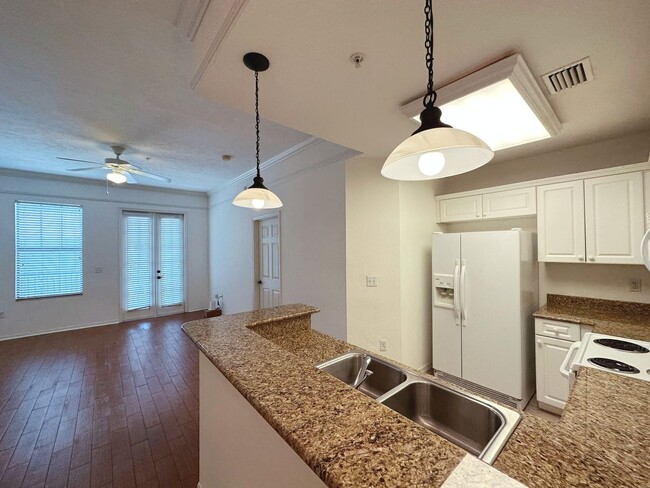 Building Photo - Saint Charles - Luxury 2 Bedroom, 2 Bathro...