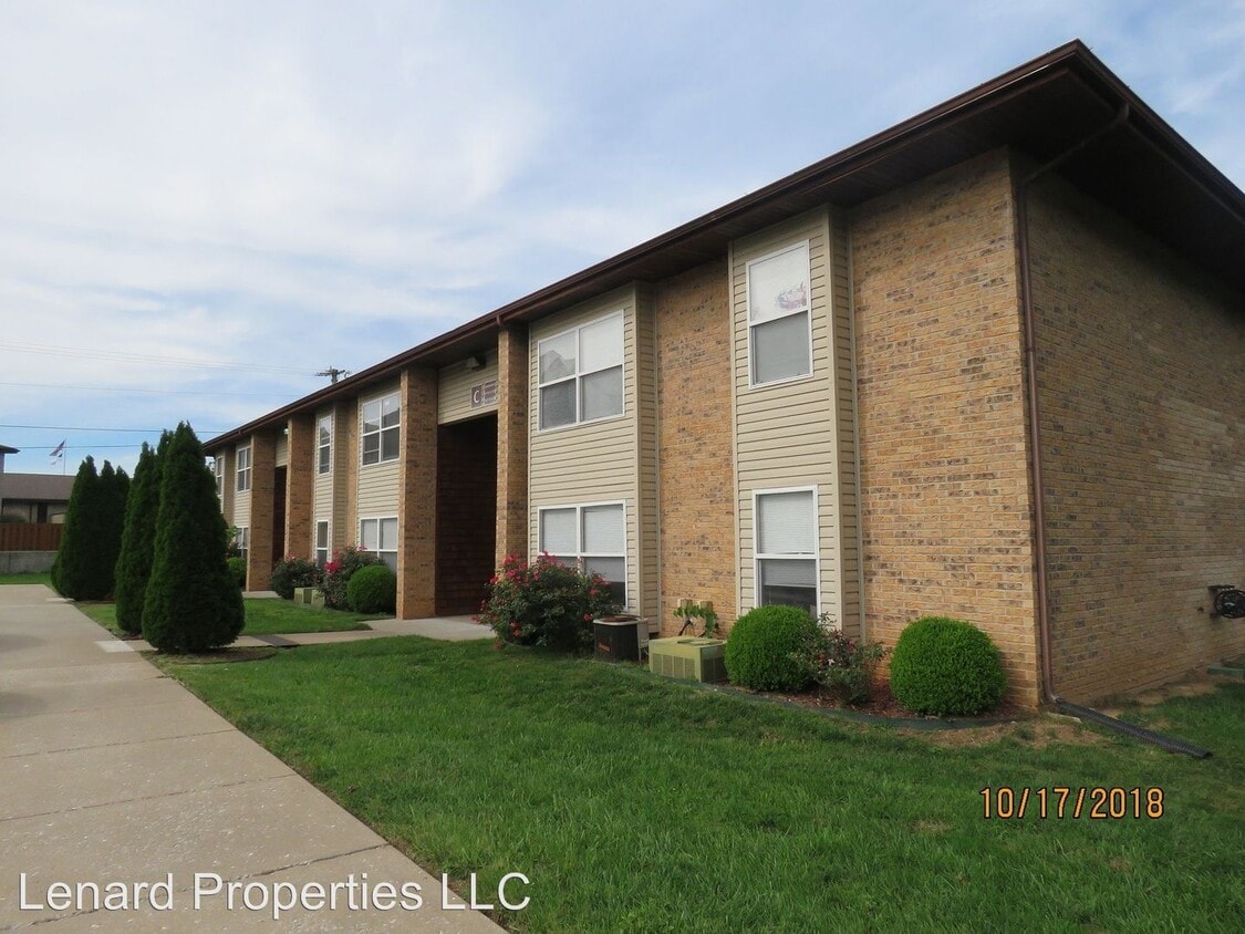 1201 W Farmer St, Ozark, MO 65721 Room for Rent in Ozark, MO