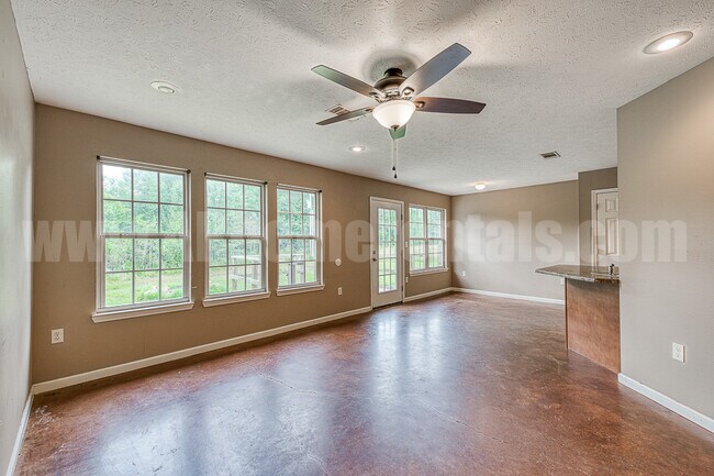 Building Photo - 21 John Ross Dr
