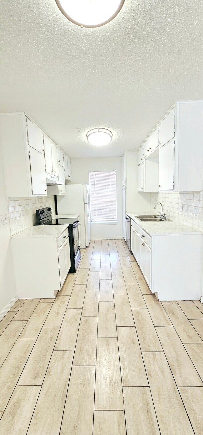 Foto del edificio - 1228 Backus St