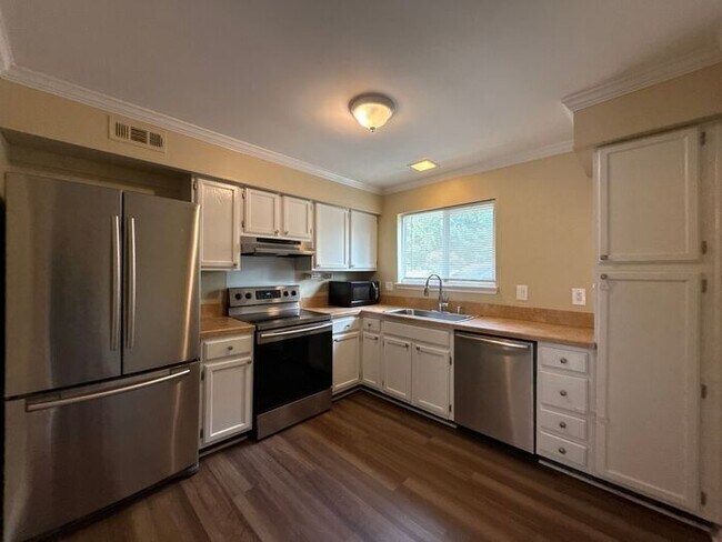 Building Photo - T.R. Lawing Realty Property