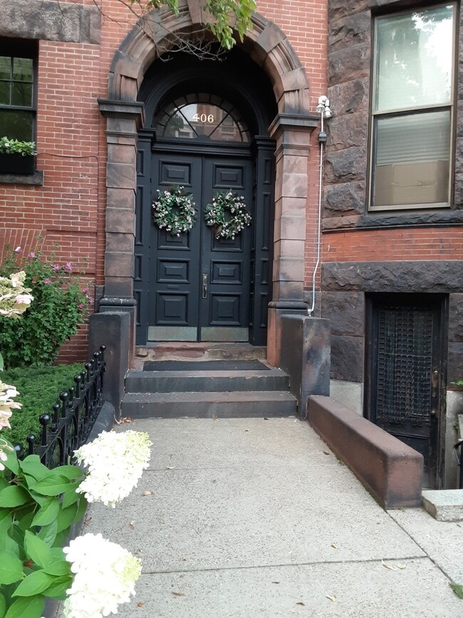 Building Photo - 406 Beacon St