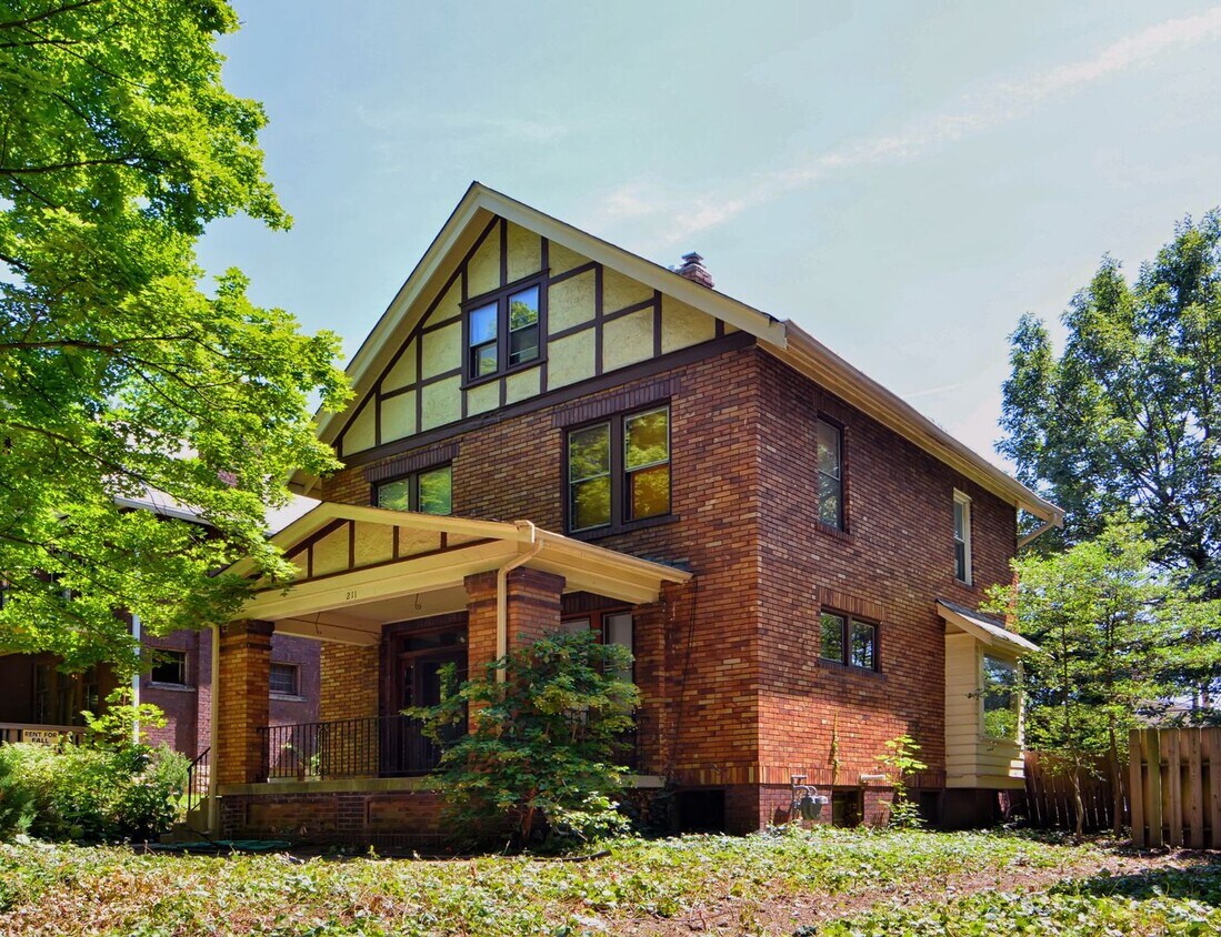 211 E. Northwood Avenue Apartment for Rent in Columbus, OH