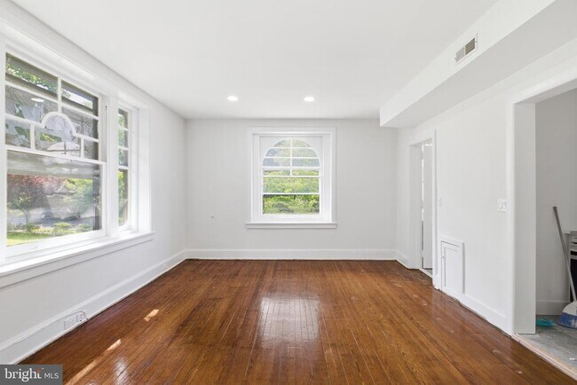 Building Photo - 5939 Drexel Rd