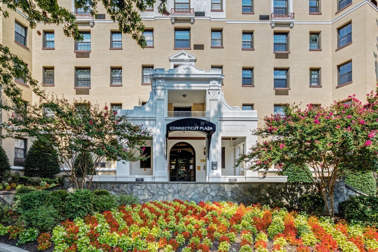Connecticut Plaza Apartments Rentals in Washington at 2901 Connecticut Ave NW Washington, DC