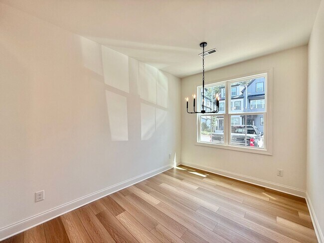 Foto del edificio - 4821 Gossamer Ln
