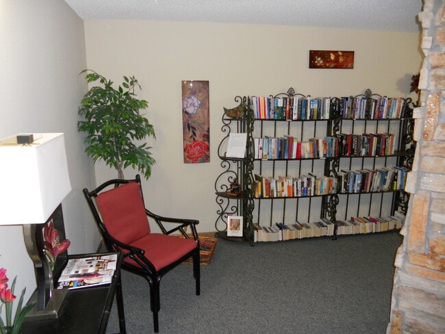 CM Reading Area - 12565 Sheridan Blvd
