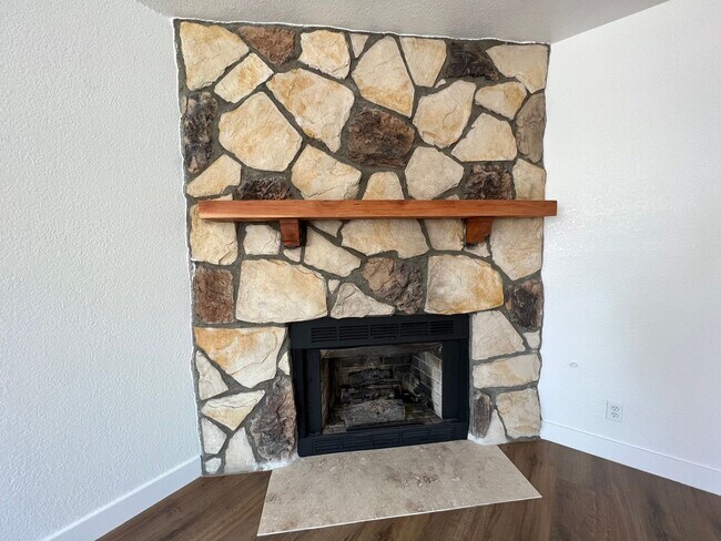 Building Photo - 451 ELDOR