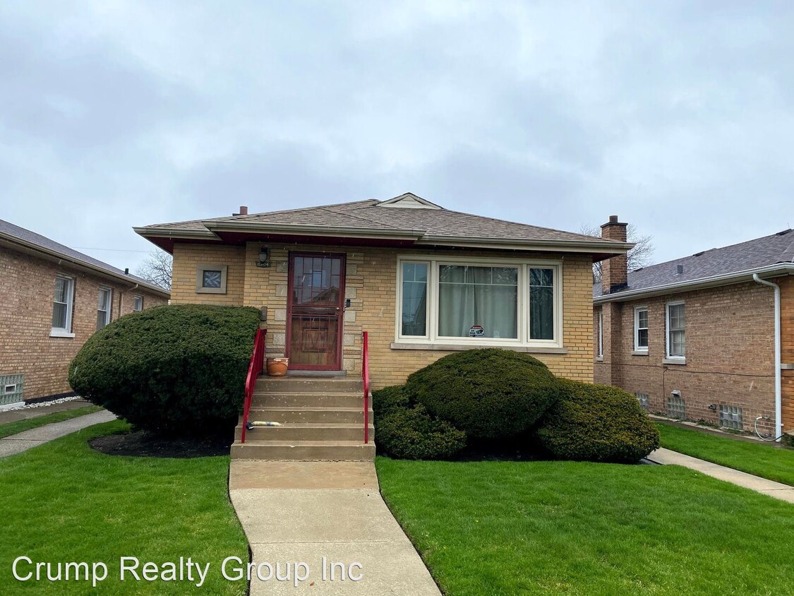 Primary Photo - 2 br, 2 bath House - 8204 S Whipple Street