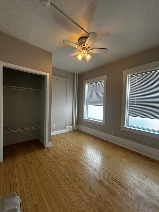 Foto del edificio - 214-216 N 2nd Ave E