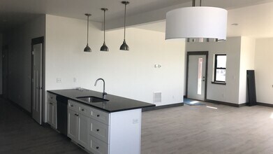 Building Photo - 1096 Cassandra Ln