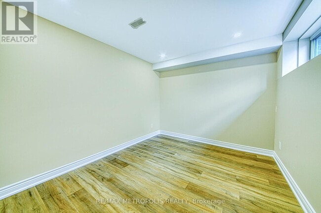 Building Photo - 1201 Chateau Ct