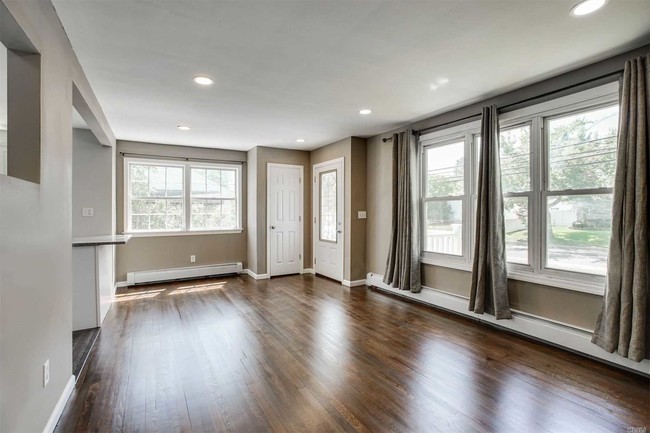 Foto del edificio - 1077 Manor Ln