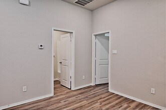 Building Photo - 11552 Persimmon St