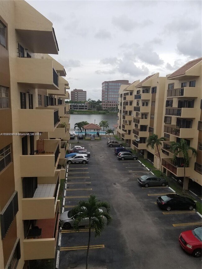 Foto del edificio - 5249 NW 7th St