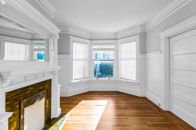 Living room 1 - 635 Ashbury