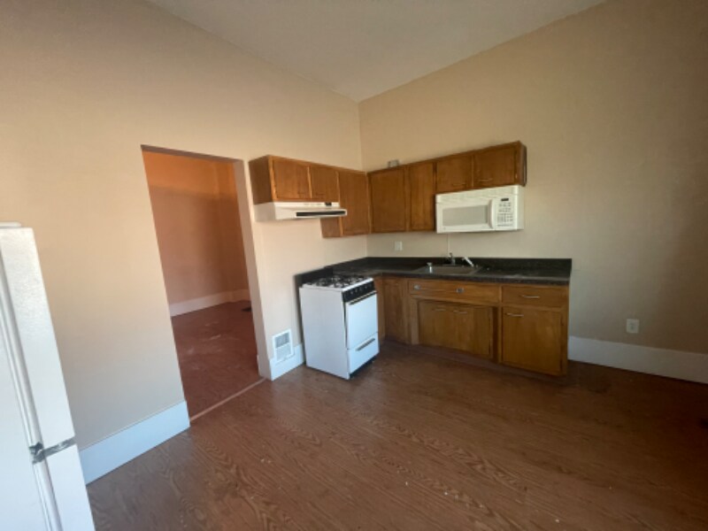 Foto principal - 1454 Dewey Ave