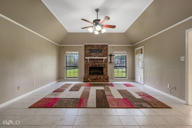 Building Photo - 501 Southwood Dr