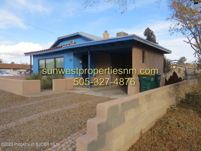 Building Photo - Updated 2 Bedroom House
