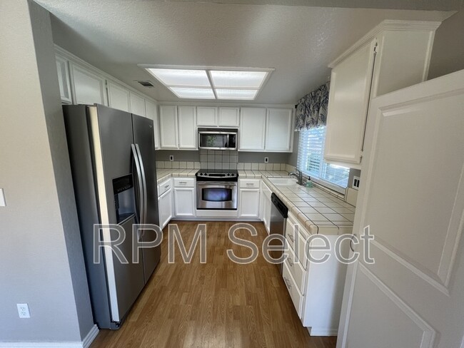 Foto del edificio - 159 Valley Oak Dr