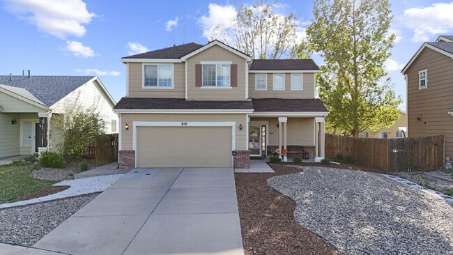 Building Photo - Stylish 3-Bedroom Home with Vaulted Ceilin...
