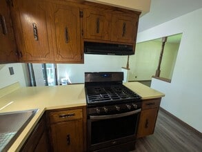 Building Photo - 595 Meadow Ct