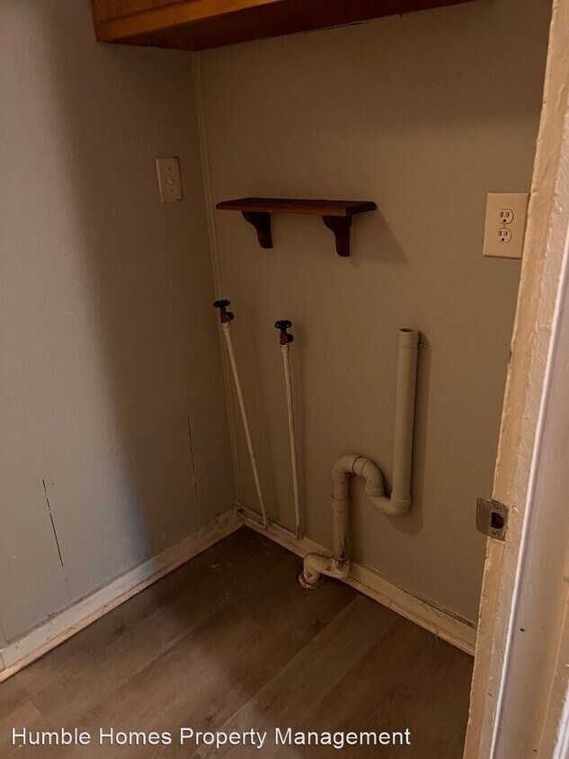 Foto del edificio - 1 br, 1 bath House - 110 Pace Ave